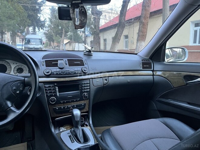 Mercedes E 240 2002, 257,000 km - 2.6 л - Zaqatala