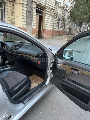 Mercedes E 240 2002, 257,000 km - 2.6 л - Zaqatala