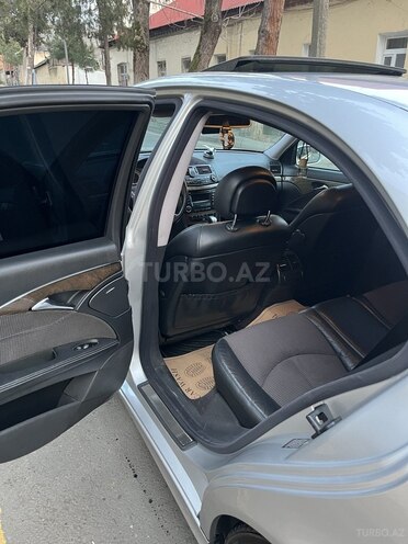 Mercedes E 240 2002, 257,000 km - 2.6 л - Zaqatala