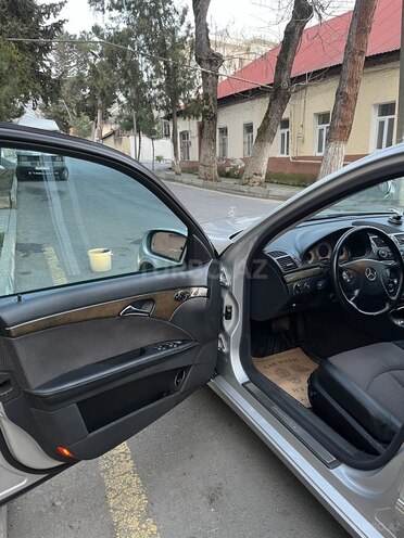 Mercedes E 240 2002, 257,000 km - 2.6 л - Zaqatala