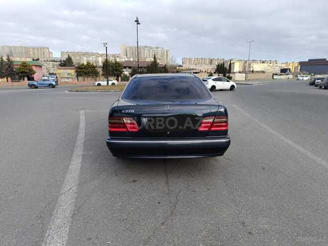 Mercedes E 220 2000, 390,000 km - 2.2 l - Bakı