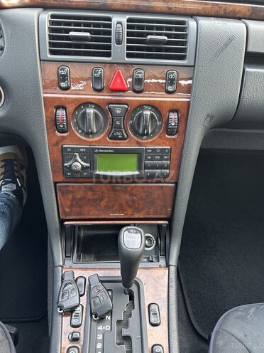 Mercedes E 240 1998, 300,000 km - 2.4 l - Sumqayıt