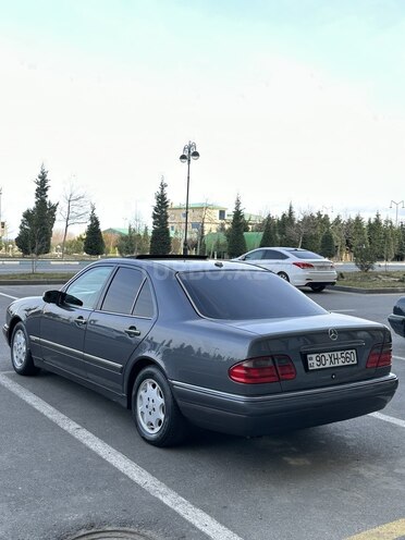 Mercedes E 240 1998, 300,000 km - 2.4 l - Sumqayıt