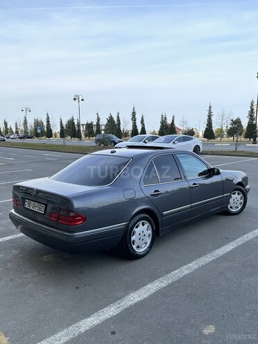 Mercedes E 240 1998, 300,000 km - 2.4 l - Sumqayıt