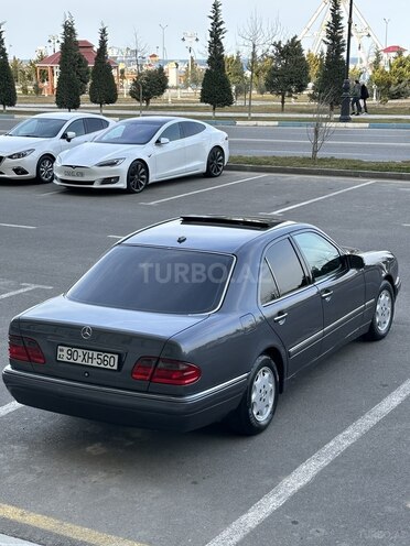 Mercedes E 240 1998, 300,000 km - 2.4 l - Sumqayıt