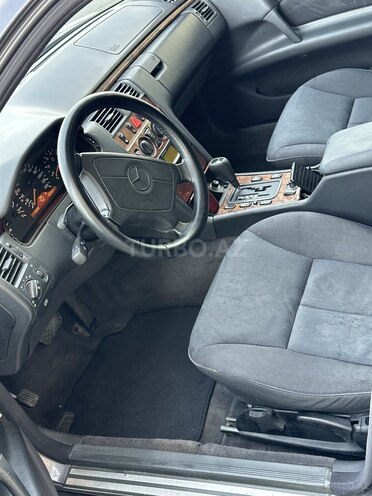 Mercedes E 240 1998, 300,000 km - 2.4 l - Sumqayıt