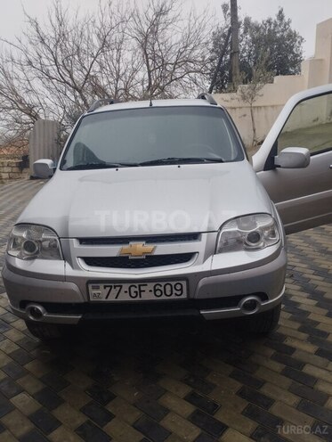 Chevrolet Niva 2010, 180,000 km - 1.7 л - Lerik