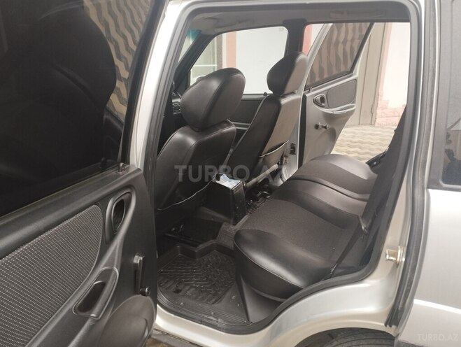 Chevrolet Niva 2010, 180,000 km - 1.7 л - Lerik