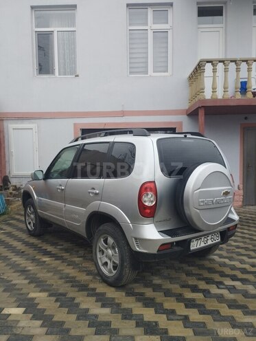 Chevrolet Niva 2010, 180,000 km - 1.7 л - Lerik