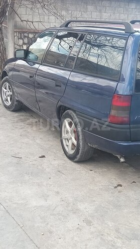 Opel Astra 1993, 160,000 km - 1.6 l - Şəki