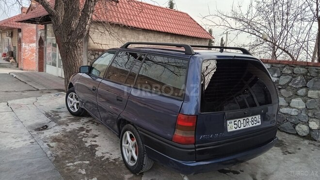 Opel Astra 1993, 160,000 km - 1.6 l - Şəki