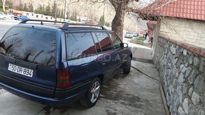 Opel Astra 1993, 160,000 km - 1.6 l - Şəki