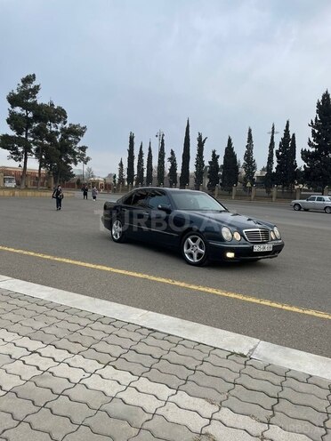 Mercedes E 240 2000, 300,000 km - 2.4 л - Gəncə