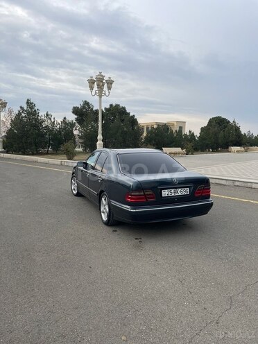 Mercedes E 240 2000, 300,000 km - 2.4 л - Gəncə