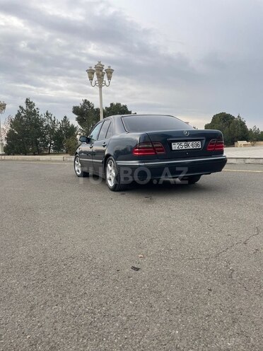 Mercedes E 240 2000, 300,000 km - 2.4 л - Gəncə