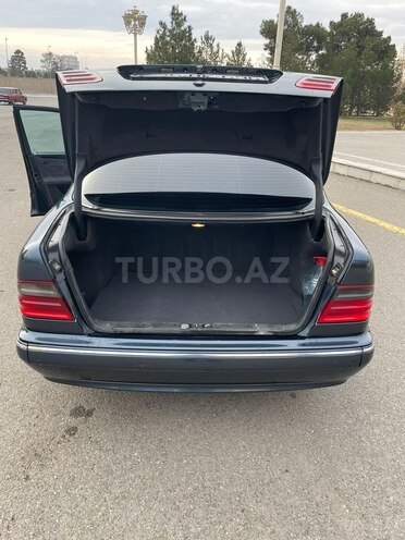 Mercedes E 240 2000, 300,000 km - 2.4 л - Gəncə