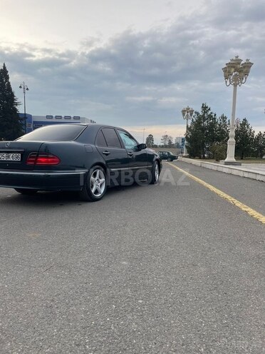 Mercedes E 240 2000, 300,000 km - 2.4 л - Gəncə