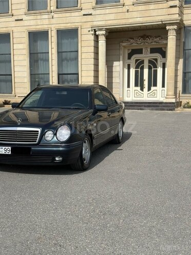 Mercedes E 220 1999, 616,560 km - 2.2 l - Bakı