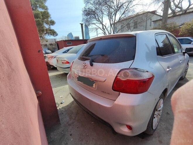 Toyota Auris 2010, 300,000 km - 1.4 l - Bakı