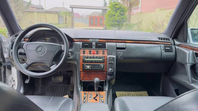 Mercedes E 240 1998, 325,678 km - 2.4 l - Masallı