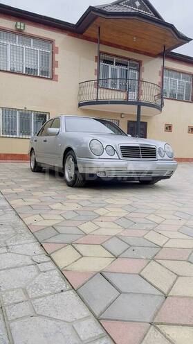 Mercedes E 240 1998, 325,678 km - 2.4 l - Masallı