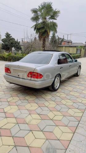 Mercedes E 240 1998, 325,678 km - 2.4 l - Masallı