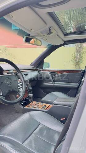 Mercedes E 240 1998, 325,678 km - 2.4 l - Masallı