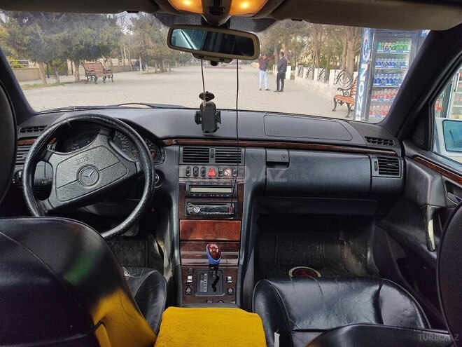 Mercedes E 320 1996, 400,000 km - 3.2 l - Sabirabad