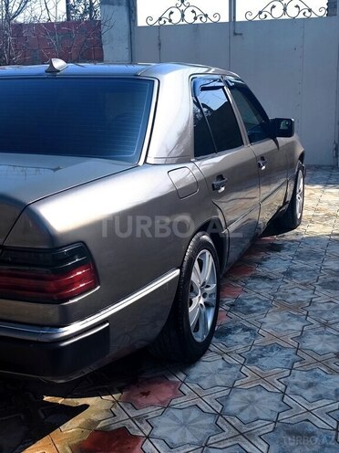 Mercedes E 200 1990, 366,000 km - 2.0 l - Bakı
