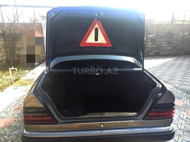 Mercedes E 200 1990, 366,000 km - 2.0 l - Bakı