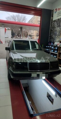 Mercedes E 200 1990, 366,000 km - 2.0 l - Bakı