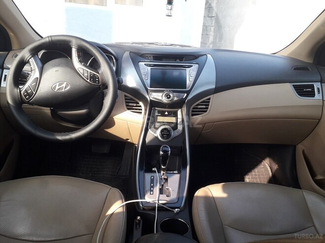 Hyundai Elantra 2013, 110,000 km - 1.8 l - Astara