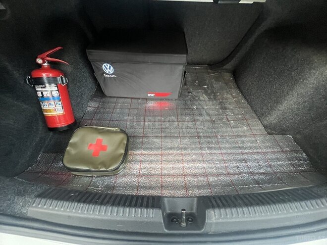 Volkswagen Polo 2013, 190,000 km - 1.6 l - Bakı