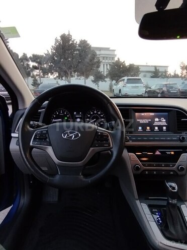 Hyundai Elantra 2018, 130,000 km - 2.0 l - Bakı