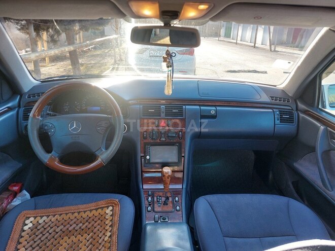 Mercedes E 220 2000, 396,000 km - 2.2 l - Bakı