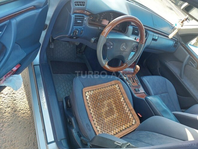 Mercedes E 220 2000, 396,000 km - 2.2 l - Bakı