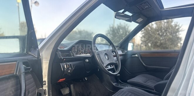 Mercedes E 200 1992, 346,373 km - 2.0 l - Bakı
