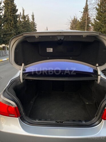 BMW 520 2003, 131,000 km - 2.2 l - Zaqatala
