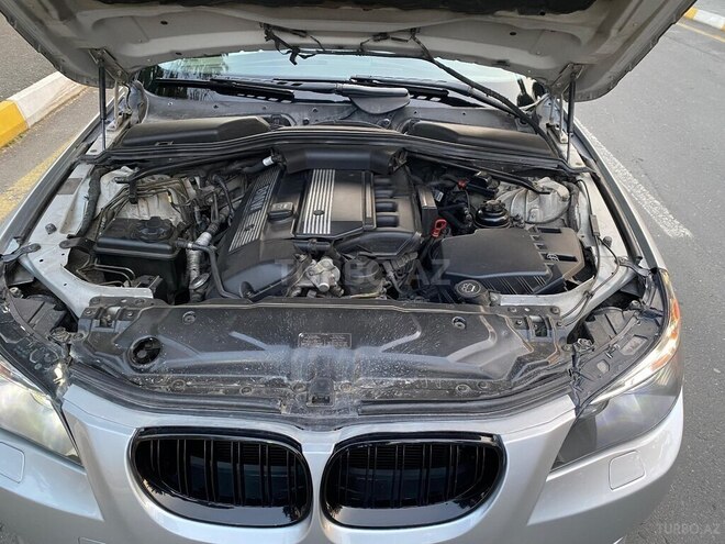 BMW 520 2003, 131,000 km - 2.2 l - Zaqatala