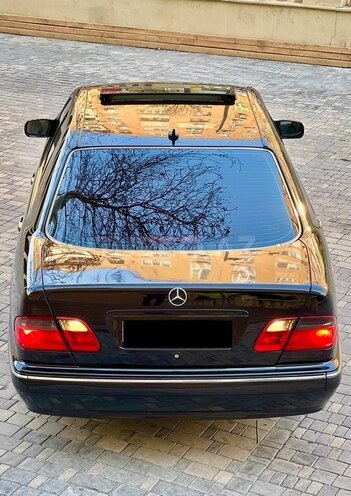 Mercedes E 240 2000, 305,000 km - 2.4 l - Bakı