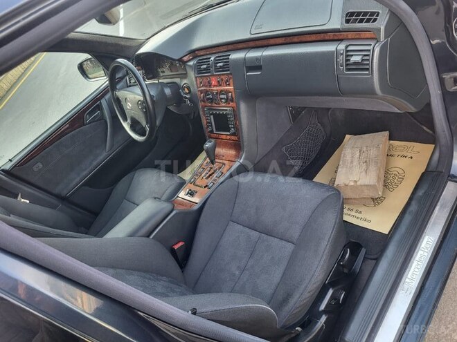 Mercedes E 240 2000, 245,000 km - 2.4 l - Gəncə