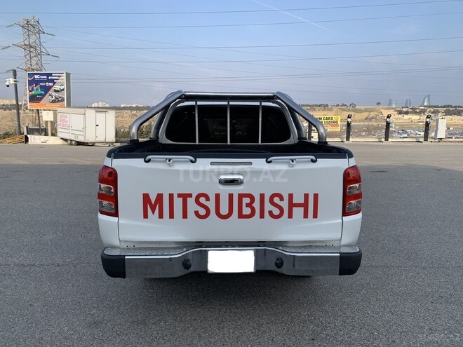 Mitsubishi L200 2016, 173,540 km - 2.4 l - Bakı