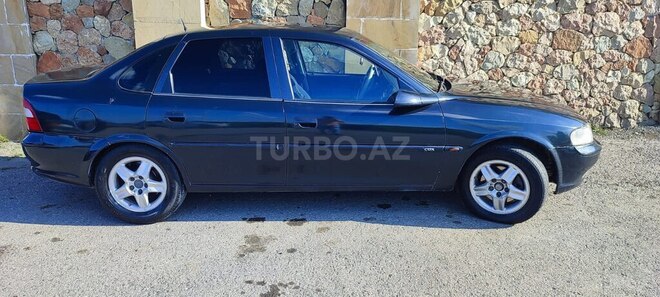 Opel Vectra 1995, 150,000 km - 2.0 l - Qusar