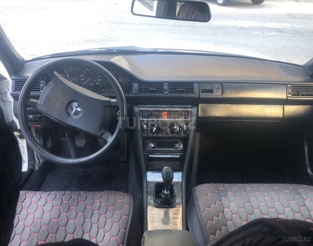 Mercedes E 230 1990, 145,676 km - 2.5 l - Bakı