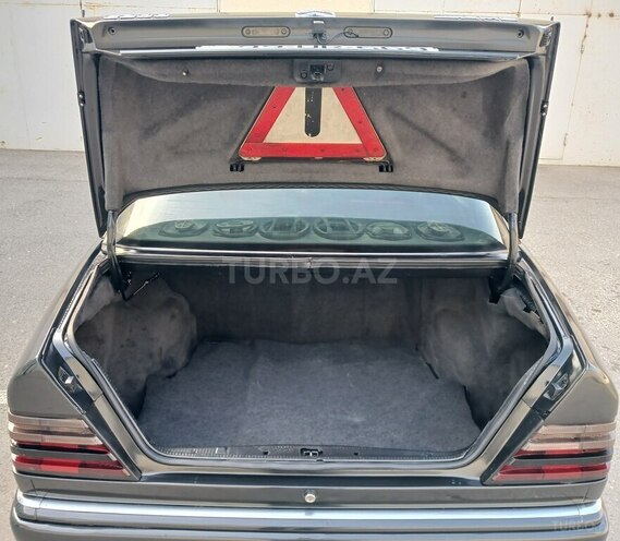 Mercedes E 200 1992, 251,218 km - 2.0 l - Bakı