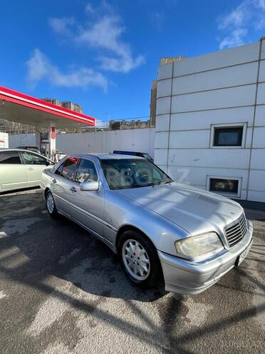 Mercedes C 240 2000, 365,000 km - 2.4 l - Bakı