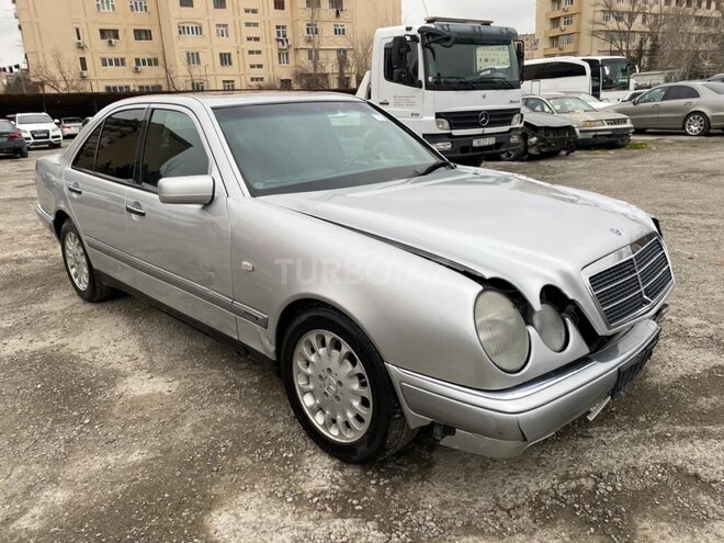 Mercedes E 200 1998, 224,678 km - 2.0 л - Bakı