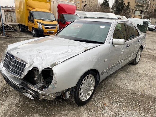 Mercedes E 200 1998, 224,678 km - 2.0 л - Bakı