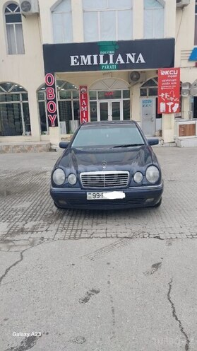 Mercedes E 220 1999, 268,421 km - 2.2 l - Bakı