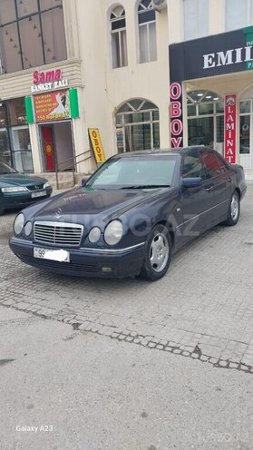 Mercedes E 220 1999, 268,421 km - 2.2 l - Bakı